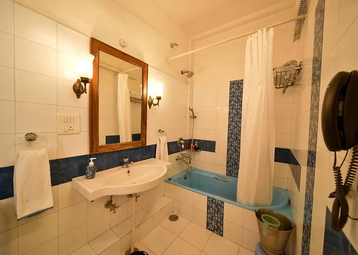 Hotel Arya Niwas